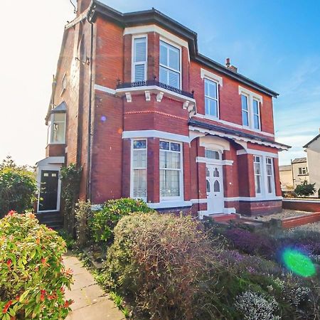 Spacious Victorian Birkdale Apartment With Garden Southport Exterior foto