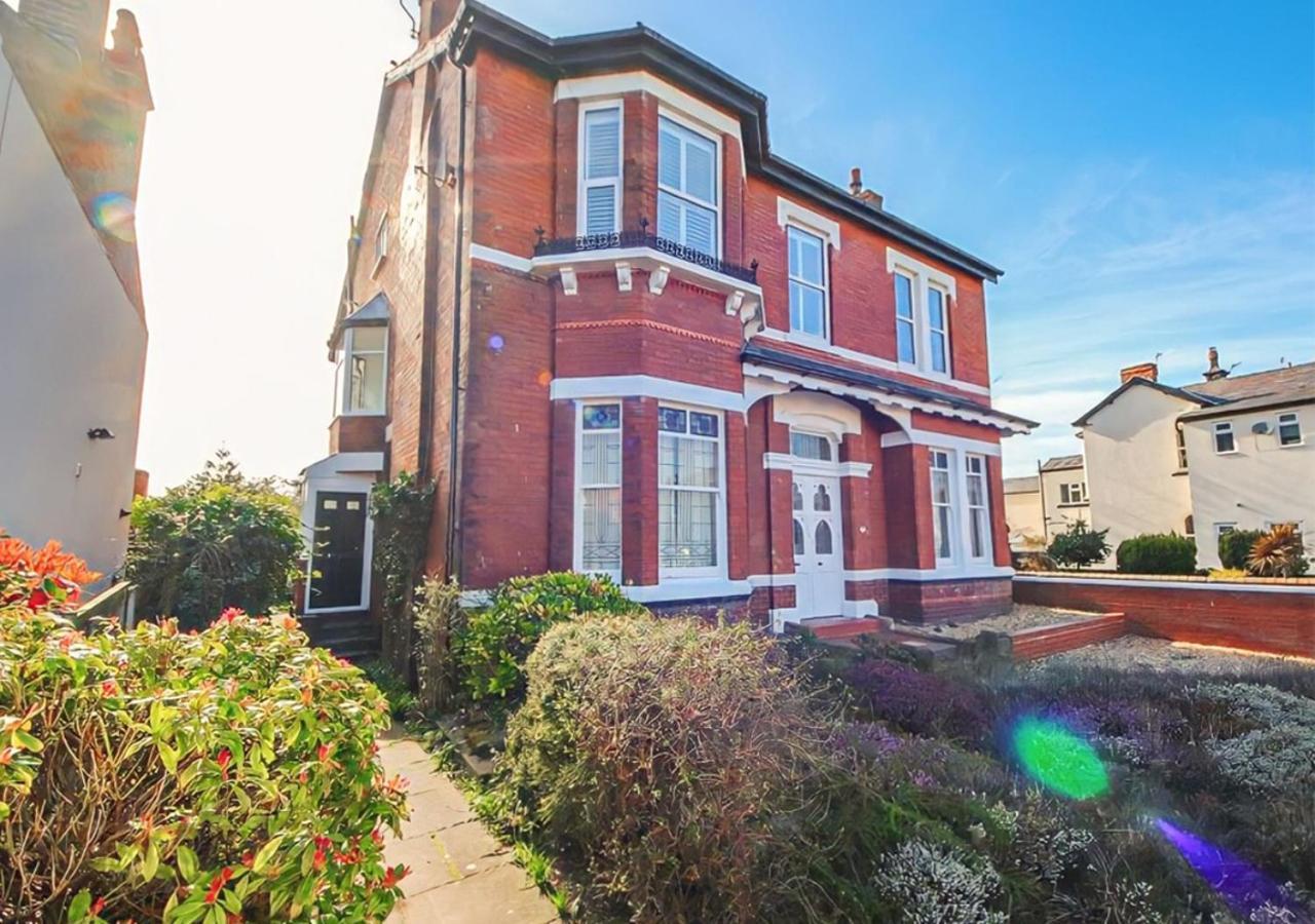 Spacious Victorian Birkdale Apartment With Garden Southport Exterior foto